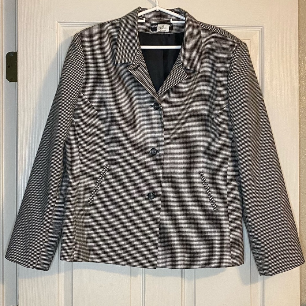 Benard Holtzman Women’s 100% Wool Blazer. Size 18.